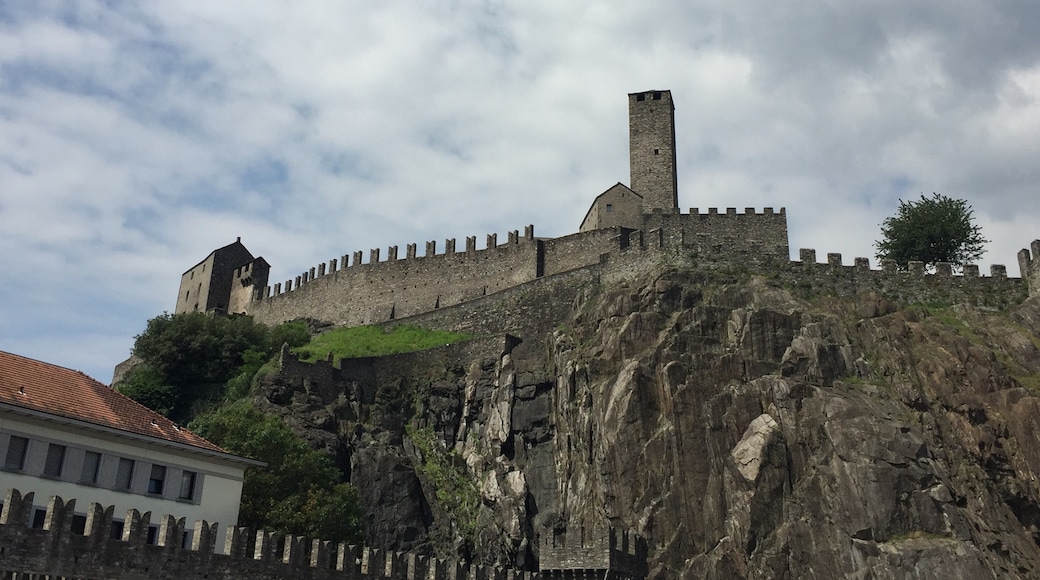 Tiga Kastil Bellinzona, Bellinzona, Kanton Ticino, Swiss