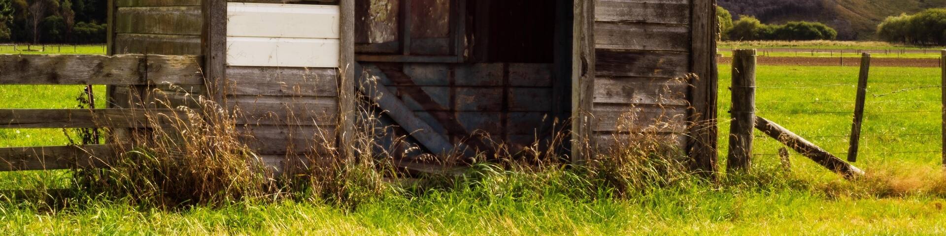 Just doing a drive around the area and found this old bus shed.