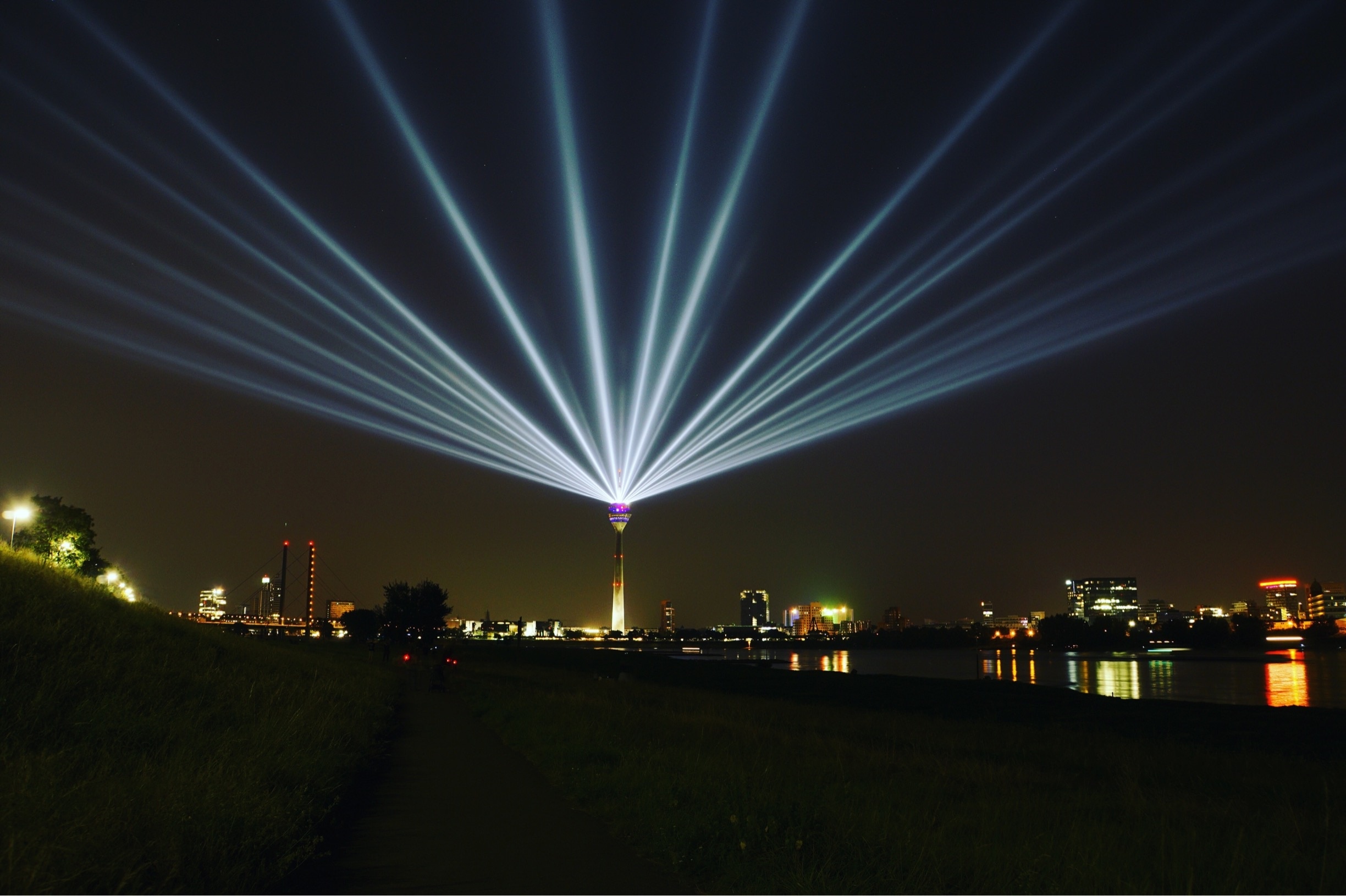 Tour de la télévision Rhine Tower à Stadtbezirk 3 Expedia