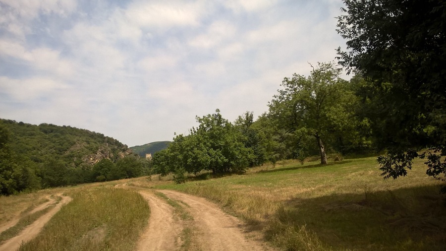 Driving down a dirt road, an old fortress called Kuhluti is visible in the distance.
View from rural Kvemo Kartli in the country of Georgia.