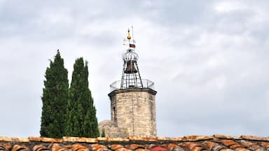 We swung by Uzes on market day, which just added to the allure of this beautiful town.