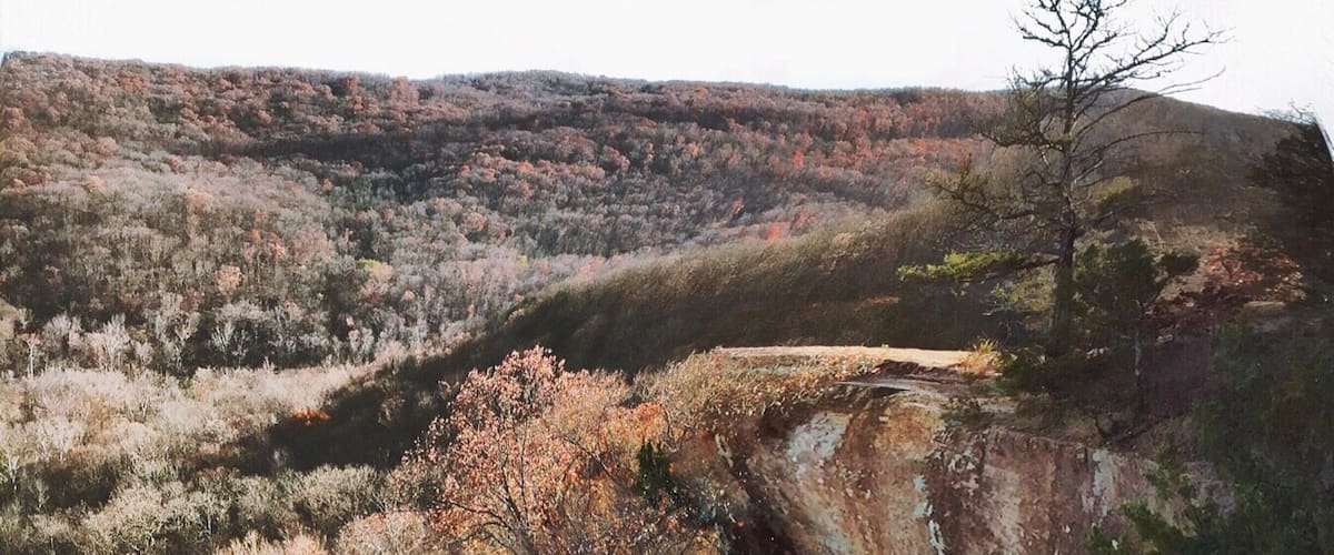 Yellow rock trail at Devils Den State Park