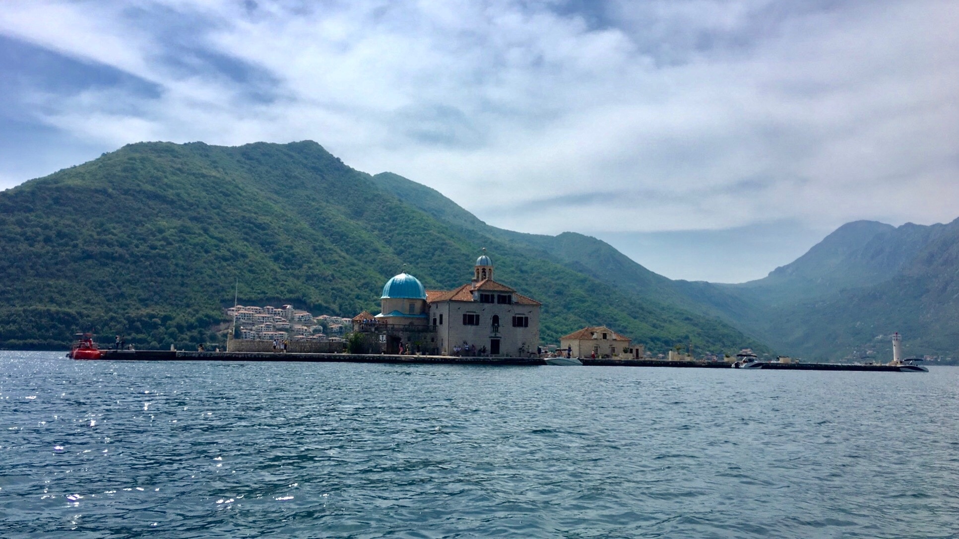 岩礁の聖母島 ペラスト エクスペディア