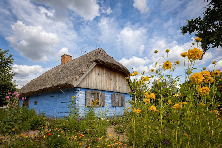 Cottages surrounded by vegetable and flower gardens or apiaries and animals living here make an impression of a village that is still teeming with life. Courtly interiors from the end of the 19th and the beginning of the 20th century.