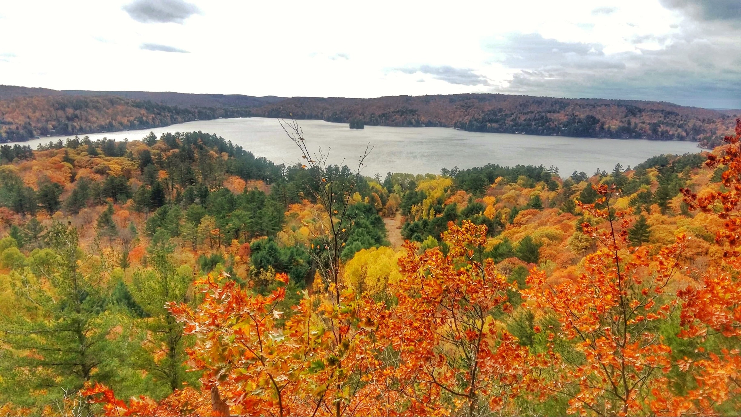 One of the best places in Ontario, Canada to view dazzling fall colours, gorgeous scenery and spectacular panoramic view of Lake of Bays.
#GreatOutdoors