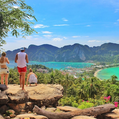 Incredible views from the top of Phi Phi Island! Have an awesome weekend! ☀️🌴🐠🐟😀
#goneAWOL #beautifuldestinations #Thailand