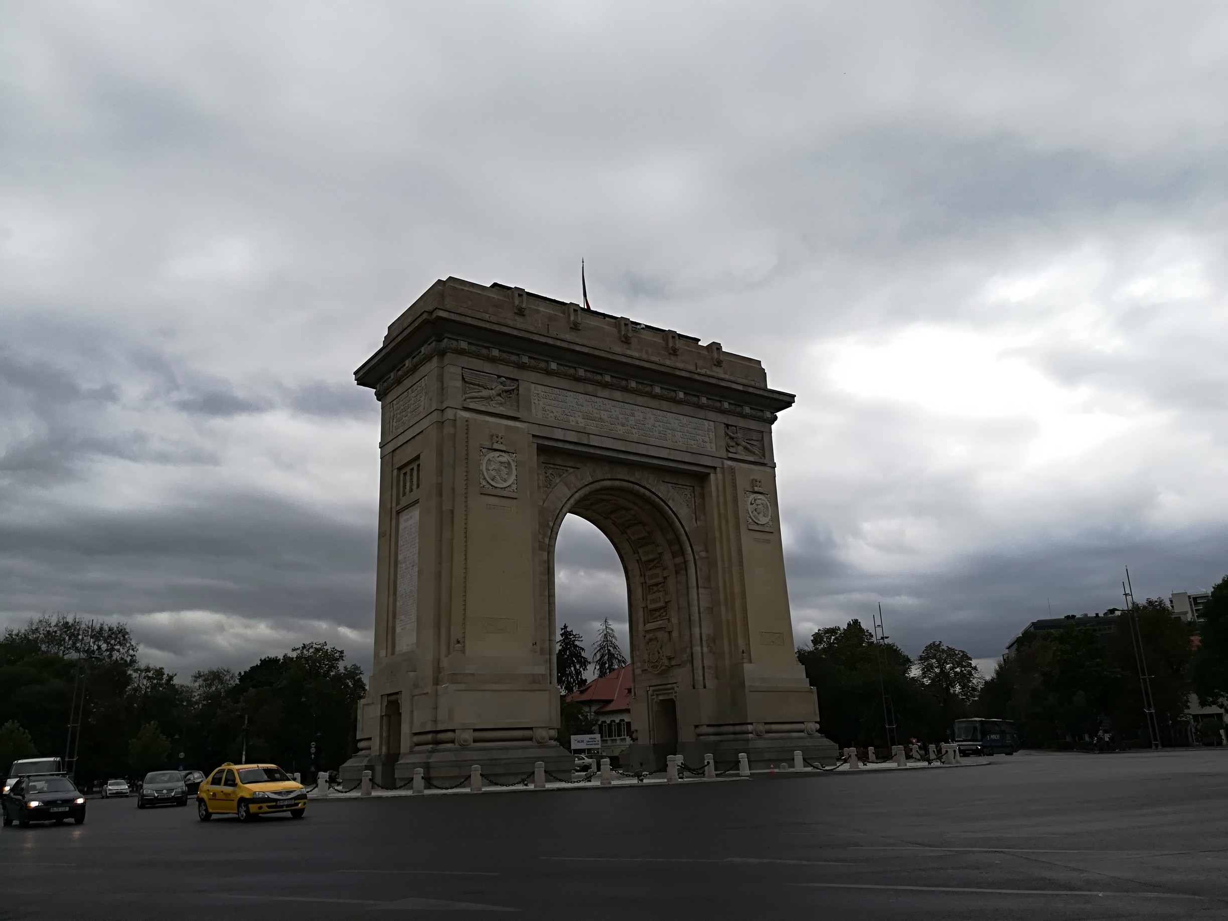 The first, wooden, triumphal arch was built hurriedly, after Romania gained its independence, so that the victourious troops could march under it. 