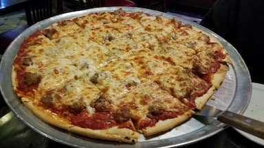 When people think of Chicago style pizza they think deep dish.  But a true Chicagoan knows that the "pub" or "tavern" pizza is the way to go.  #Trovember