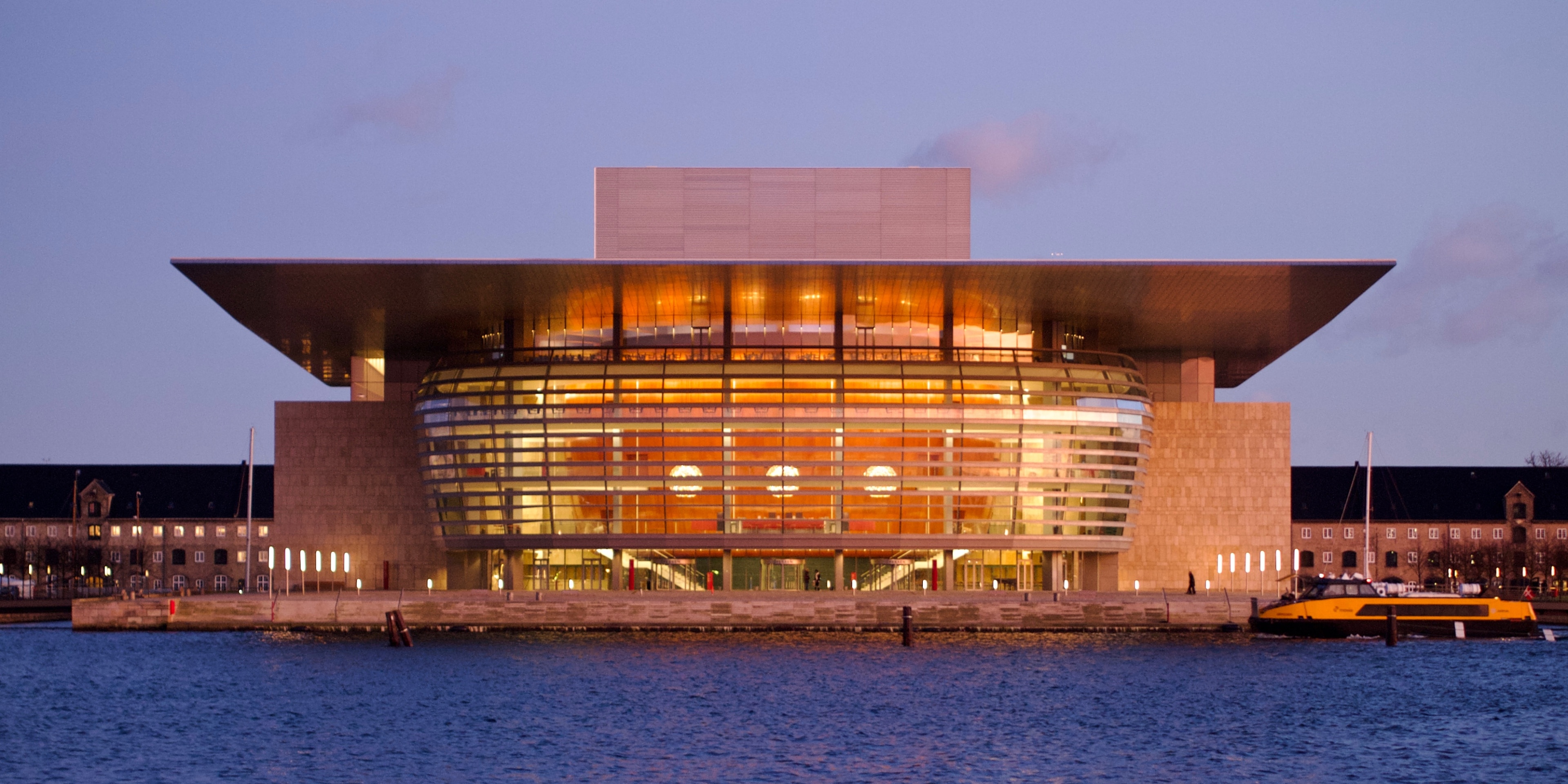 Visite Copenhagen Opera House em Centro da Cidade de Copenhague