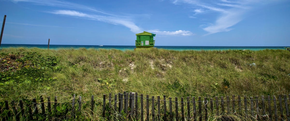 View at 77 Street - Walking along Miami Beach - 
#miamibeach #blue