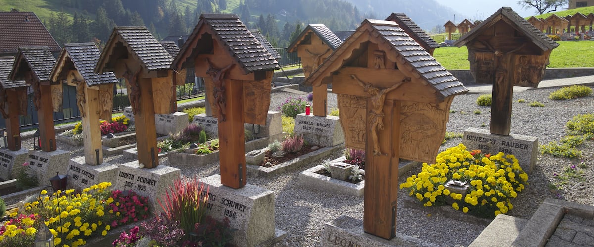 Cimetière qui se trouve à côté de l'église de Jaun.
https://www.schweizmobil.ch/fr/suisse-a-pied/services/lieux/ort-0318.html