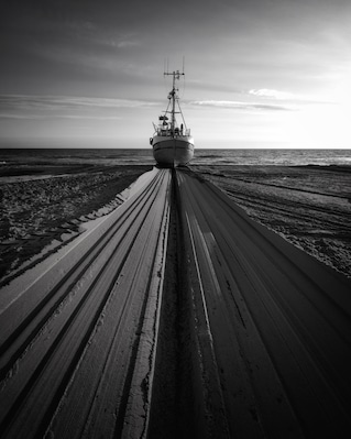 Sunrise at Thorup Strand. Fishing boats are pulled out to sea - to another day of fighting for jobs and the survival of this small fishing community. Visit this very authentic spot and support it by buying some of the fresh caught fish 🎣
#culture #fishing #denmark #fishingboat