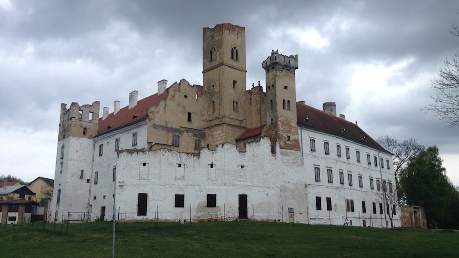 Breclav castle has definitely seen better days. Strange that the tower and some walls were crumbling, yet the roof looked incredibly well maintained.
#architecture