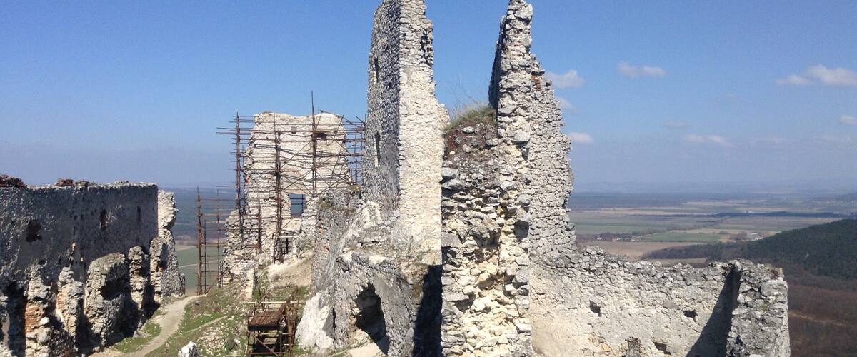 Plavecký hrad was built in the 13th century on the western slopes of the Little Carpathian Mountains. Exploring the ruins provides excellent panoramic views. Nice place for a picnic!
Nearest town is Plavecké Podhradie, which is a 30 minute hike.
#malekarpaty #hiking