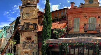 Everyone has heard of the leaning tower of Pisa, but Tbilisi has its own version. Located on a side street in Old Tbilisi, the quirky tower, held up with one steel beam, is definitely worth checking out! #lifeatexpedia #georgia #caucasus