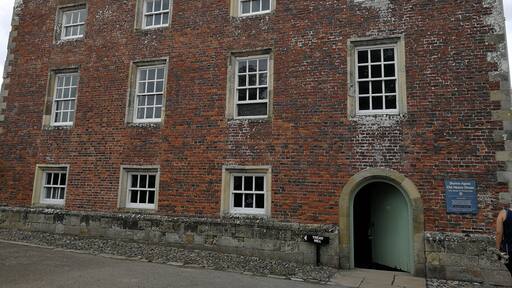 Photo by Rose Naisby