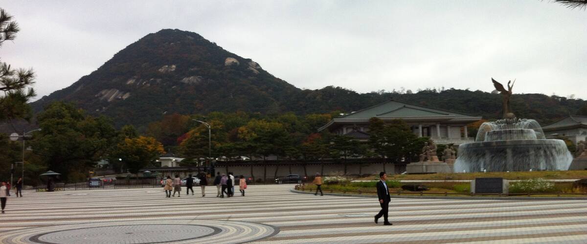 Cheongwa dae
There are
s, korea president 
Office and so many places.