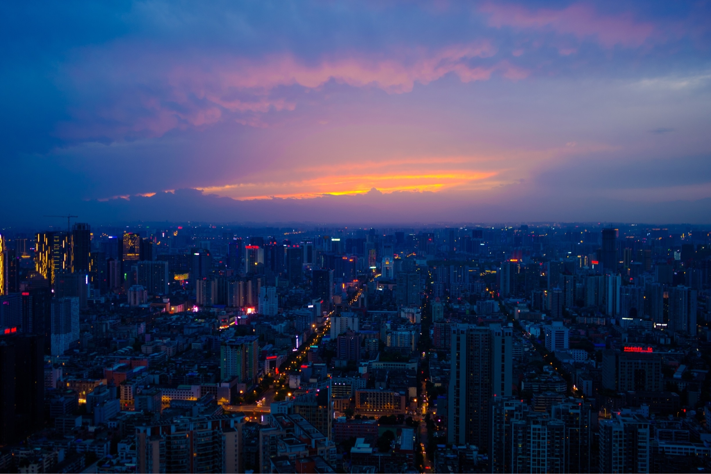 The tallest structure in Chengdu, and the best view during sunset of the city from Chengdu 339
#sunset #city #chengdu 