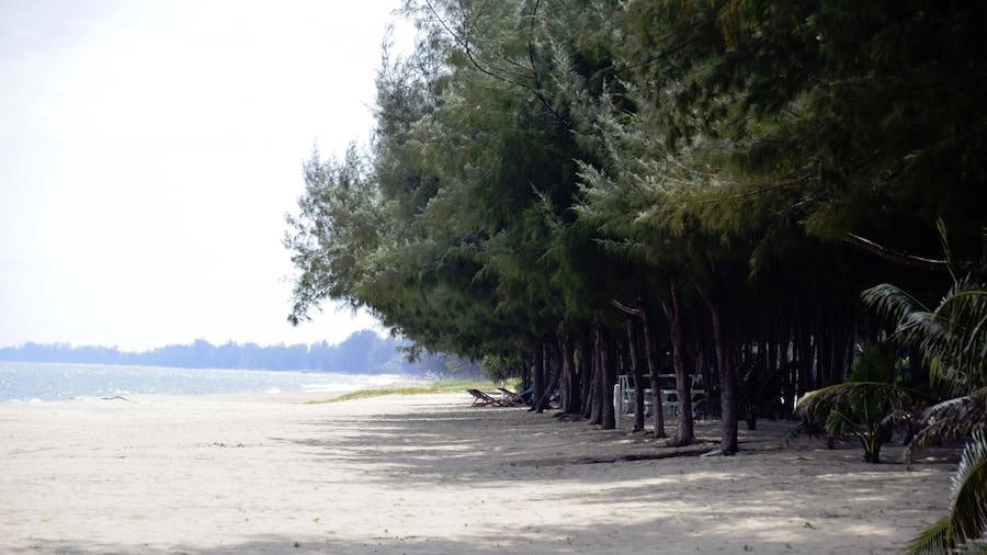 #BanKrut #Beach #BangSaphan #PrachuapKhiriKhan #BeachLife
#Thailand #Backpacking #TravelPhotography #Nikon #TravelBlogger
See you also on Instagram: ExploreWithSeba