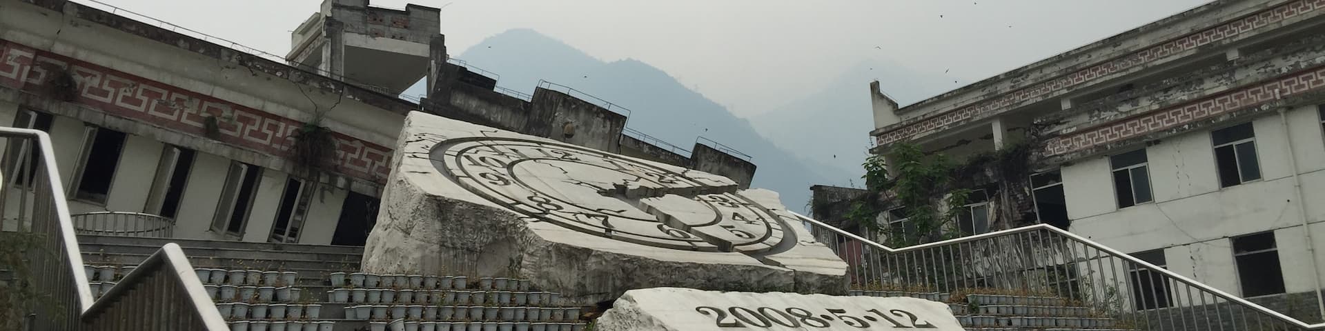 Still remember the tragic earthquake happen in Wenchuang Chengdu on May 8, 2008.
From the collapsed building you see, there are still some victims sleep forever down the ground.