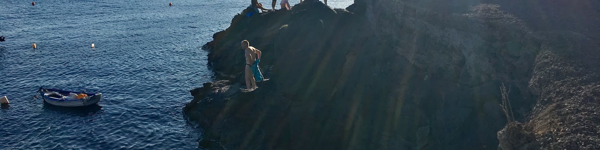 At the tip of Oia, there's a spot down where a lot of locals and Travelers alike flock to have a go at cliff jumping. It was introduced in the Movie "Sisterhood of the Travelling Pants" where Blake Lively, Alexis Bledel jumped from a cliff. 😀
#beachbound