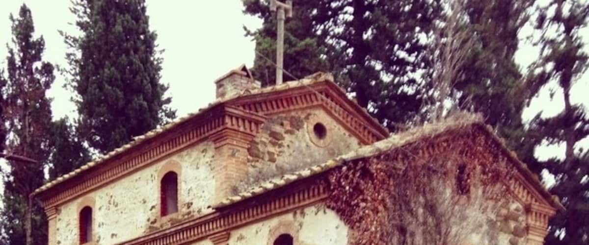 The ghost town of Buriano was abandoned twice: once during the Italian economic miracle  –when its population, made of farmers, moved to towns to find a job within the uprising industrial sector- and then again during the 1990s, after a failed attempt to revitalize Buriano through the development of tourism offer.
Read my article here: http://www.blocal-travel.com/urbex/abandoned-place/abandoned-tuscany-html/