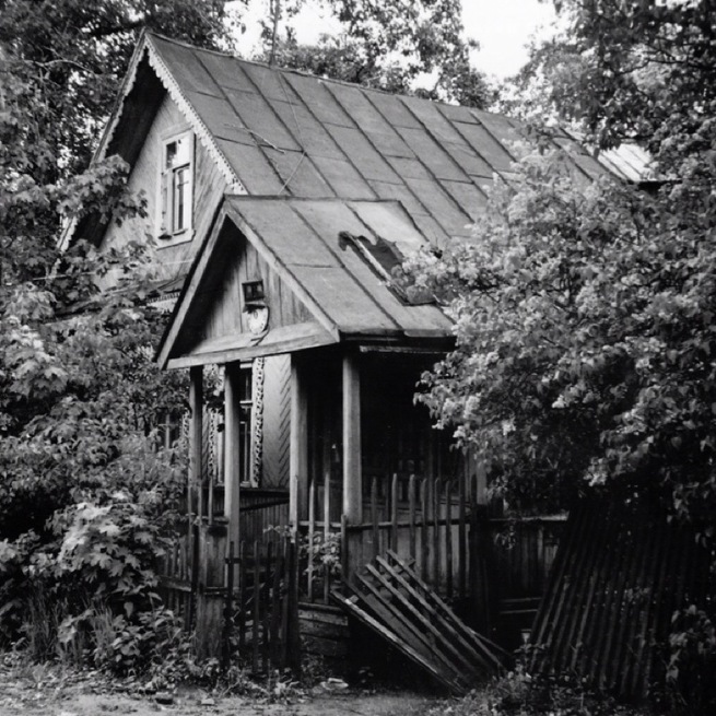 My family moved from this house/property in Razliv in about 1995. (Photo was taken by a family friend years after the move.) I hear it's been torn down and a beautiful new one has been built in its place. I'd love to see some photos of the neighborhood, if possible. I'm having a hard time finding the address on the map right now, but it's something like "6 Магазинная Ул." THANK YOU/СПАСИБО!