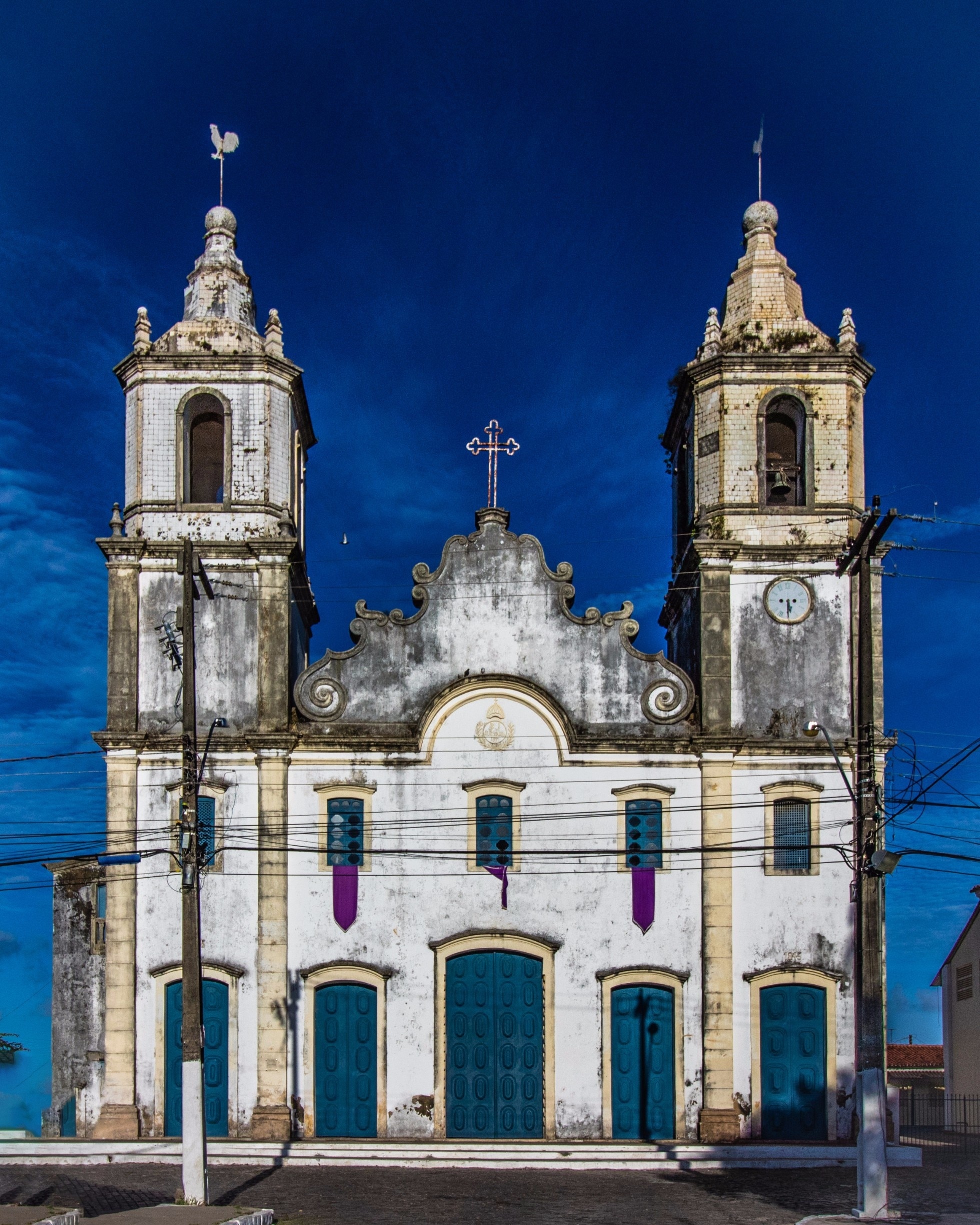 Igreja Matriz de Nossa Senhora das Vitórias (Parish Church of Our Lady of Victory), São Cristóvão, Sergipe. Built in 1617 and altered continuously until the 19th century. #BVStrove