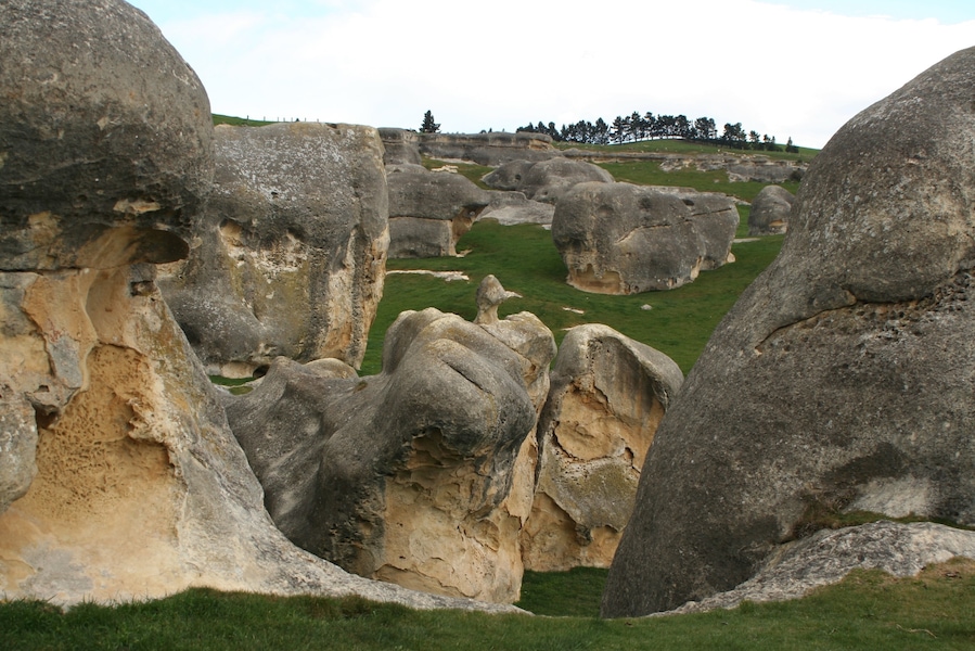 Elephant rocks is a cool little place you can explore in the Waitaki valley. You can follow the road from here all the way to Oamaru for a scenic detour.