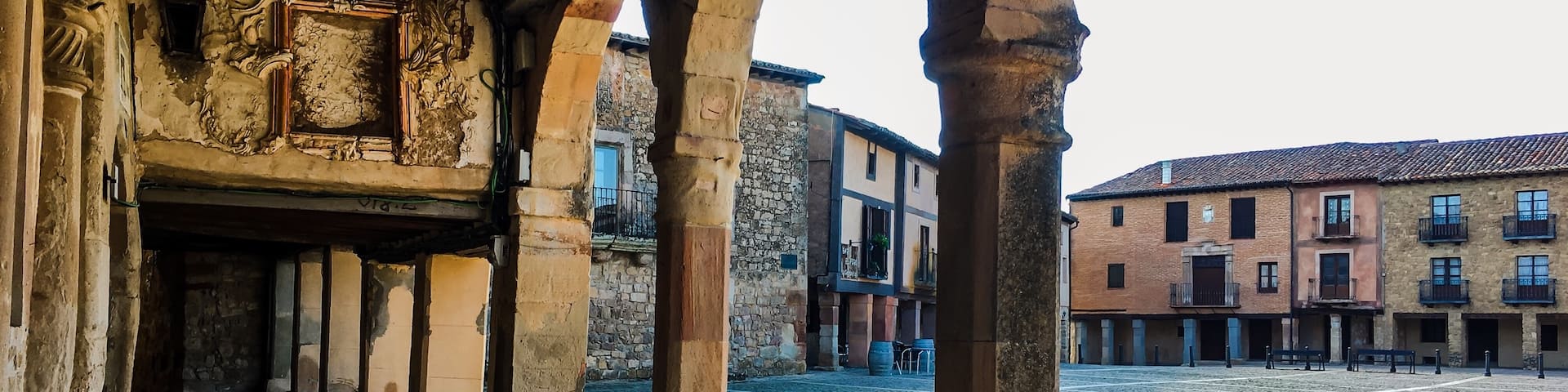 #Medinaceli #Castilla #Soria #Spain #lifeatexpedia 
An amazing place stopped in time.
Don’t miss the Roman Arch and ‘Plaza Mayor’
