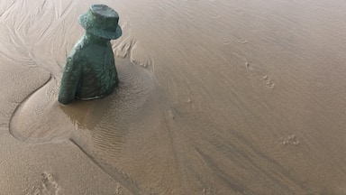 The fanciest sea-town of Belgium is without a doubt Knokke-Heist. There are plenty of art galeries and several art pieces are also found on the beach itself. The work on the picture here is of the Belgian artist Folon and is a statue of a sitting man. While it’s not visible with high tide, I was surprised to find it almost completely buried by the sand. This might have something to do with the fact that works to add sand to the coastline were ongoing...