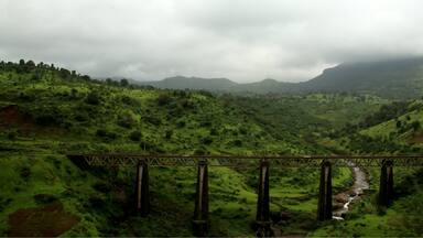 Just soak it in
Igatpuri - the fog city in the monsoons 

#LoveMyTown