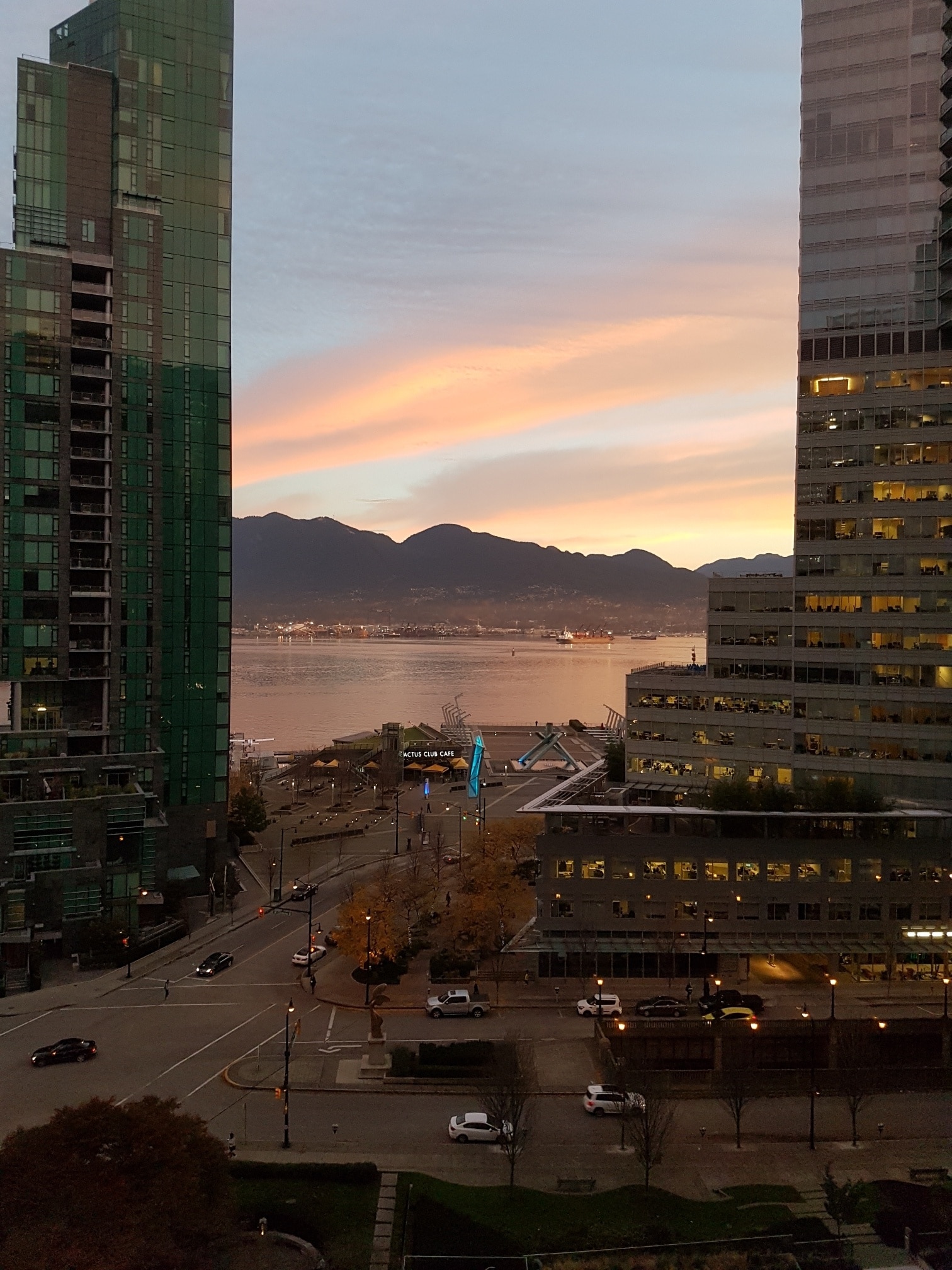Morning sunrise over Jack Poole Plaza 

#lifeatexpedia #vancouver #pnw #sunrise