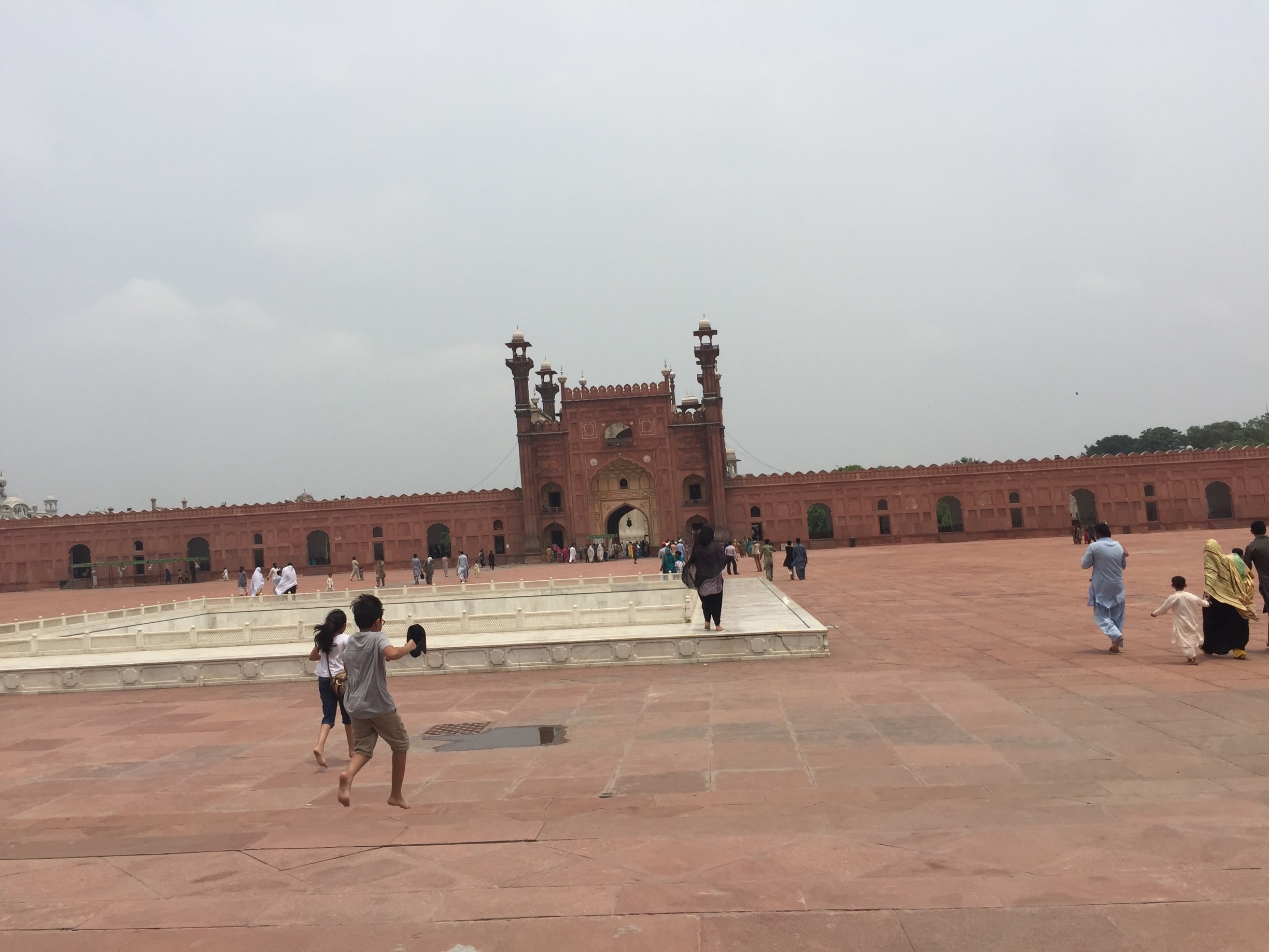 The Badshahi Mosque in Lahore was commissioned by the sixth Mughal Emperor Aurangzeb. Constructed between 1671 and 1673, it was the largest mosque in the world upon construction. 