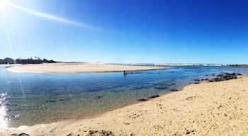 Such a good spot for sun baking, fishing, swimming. Love it!! #hastingspoint #beach #northcoast #nsw #camping