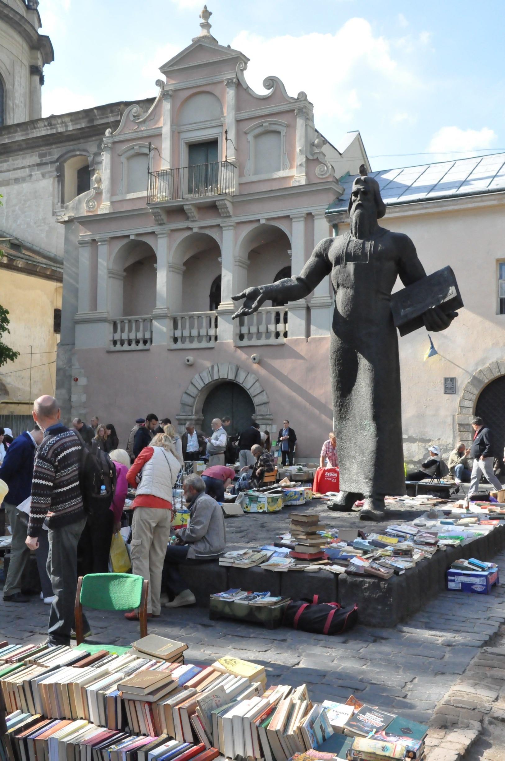 Ivan Federov was a monk who introduced printing to Ukraine.  Fittingly, on weekends, a used book sale springs up in the square at his feet. #market