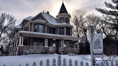 The bed & breakfast Bill Murray's character stayed at in the movie Groundhog Day!
#localgem