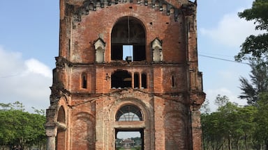 The ruins of ‘Our Lady of La Vang’ Basilica stand strong since 1798. It is a shrine site to commemorate the help of the ‘Lady’ to the catholics of Vietnam who were being prosecuted for their faith and found shelter in the rainforest. The ‘Lady’ appeared to them and gave solution to their illness.