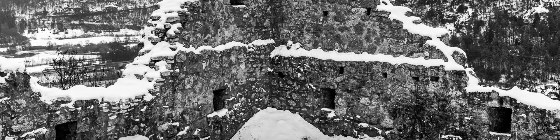 nice little castle ruin, decent photography spot.