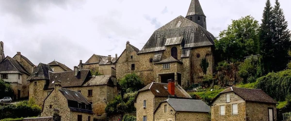 Lovely village in the Plateau de Millevaches regional park.  Complete with church and cute stone bridge over the Vezzere river, the village is located on the 'shell-post' pilgrimage route.