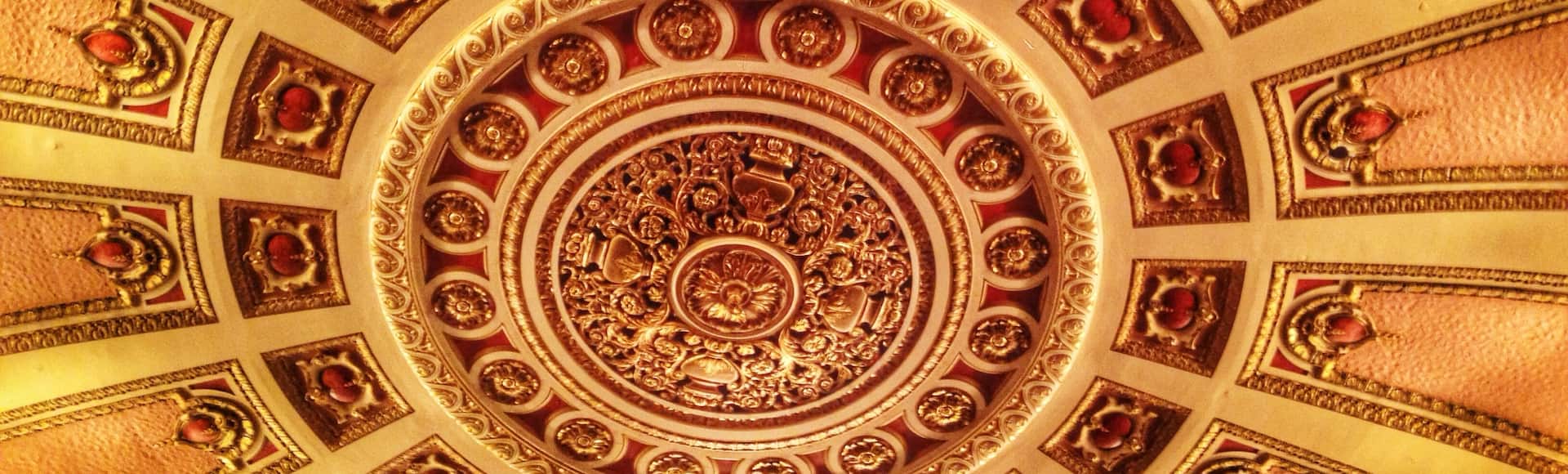 Holiday Homes near Cadillac Palace Theatre, Downtown Chicago House