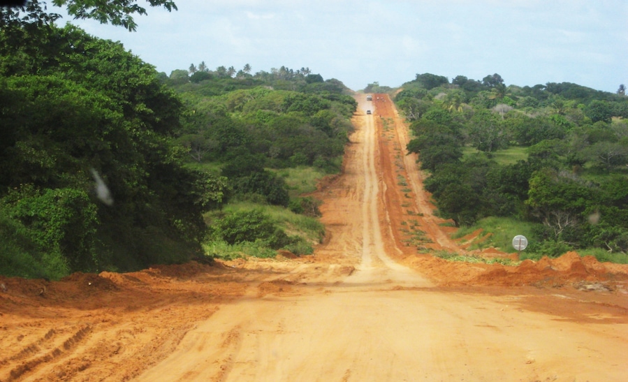 Dirt road on the way to Inhambane #roadtrip