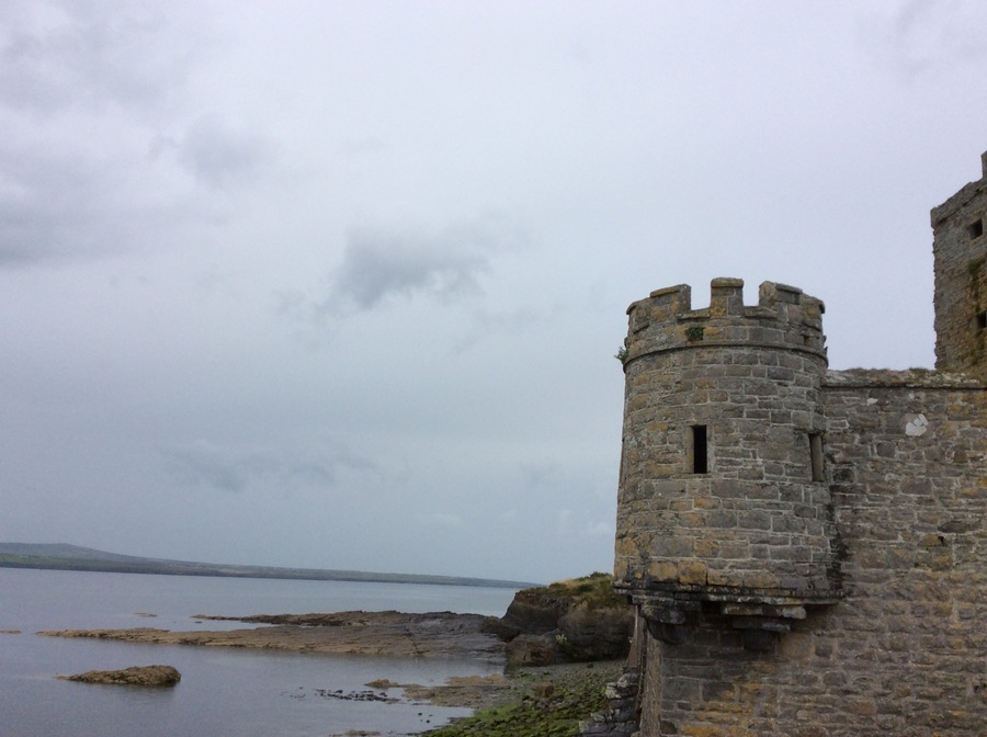 Carrigaholt castle at the loop head peninsula is absolutely off the map - and not really accessible for visitors. One of the many examples of the random things you can find when driving around Ireland that are in no tourist guide and on no map - not even Google's :)