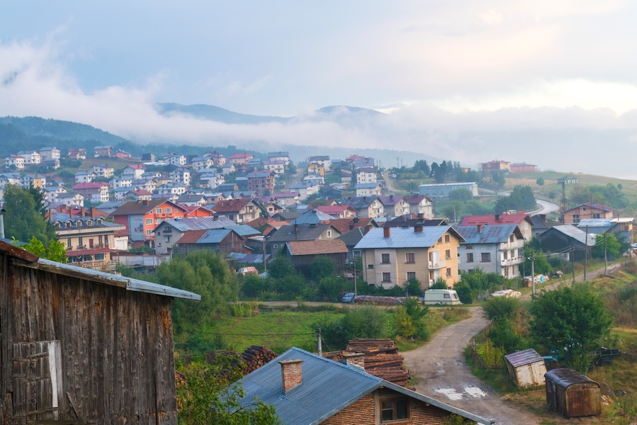 Sarnitsa city is located deep in the Rhodope mountains among remote virgin forests, the town has preserved its authentic atmosphere.
#city #Bulgaria #Rhodope