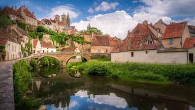 Semur-en-Auxois is a pictures village in the Côte-d'Or department in eastern France. Here is the iconic view with the bridge over the River Armançon and the historic center at the back.