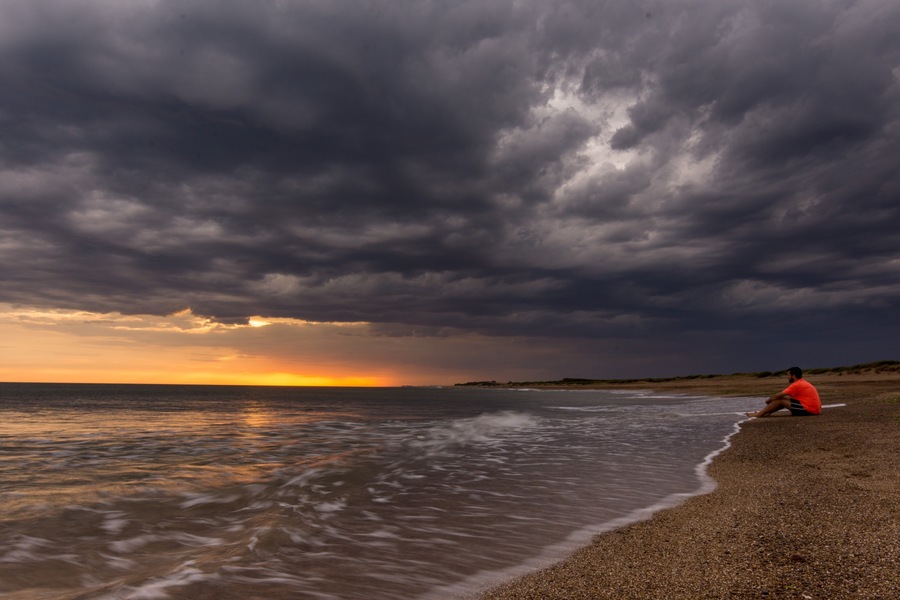 This remote beach close to Mar del Plata, is a great place to enjoy virgin beaches, full of green dunes, long beach and spectacular sunsets AND sunrises on the sea.
#BeachTips #Argentina #Sunsets #seascapes
