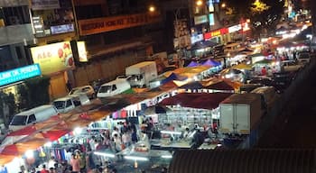 This is the best night #market in Kuala Lumpur. It take place every wednesday from 6.30 PM. You can find clothes, phone covers and accessorize and especially local food, local prices and no tourists! Go with an empty belly.

#localgem