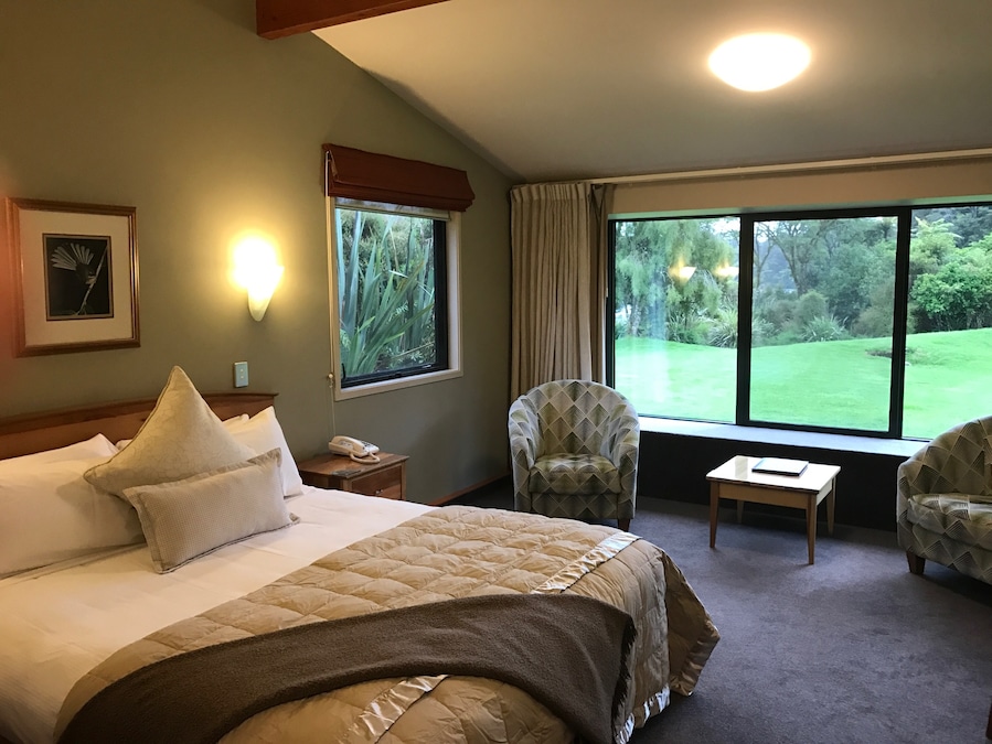 Stay at the Lake Moreaki Wilderness Lodge. You will not be disappointed.