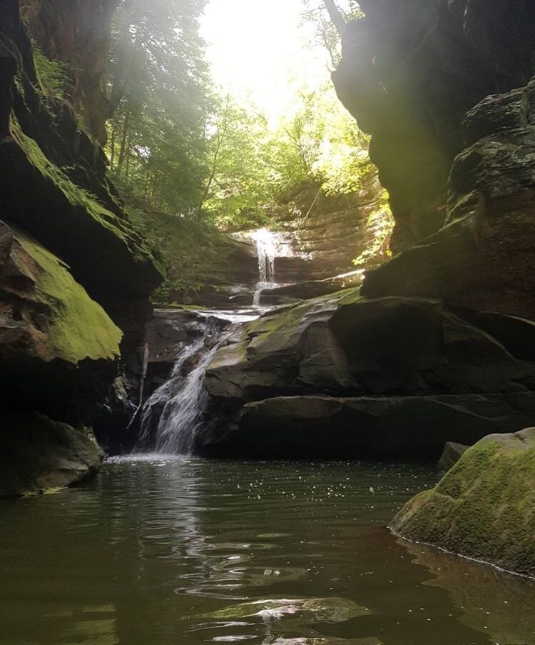Greyson Lake.. A beautiful place located in Kentucky where you can jump on in your bathing suit and start swimming, hop in a kayak, throw your tennis shoes on and start hiking, or simply go cliff jumping off some of the beautiful rocks there. Highly recommend it to anyone looking for an adventurous day. #AquaTrove Everyone please help me win. 