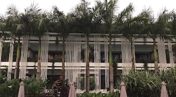 Beautiful mid-century modern hotel in Wat Bo neighborhood of Siem Reap. Design, food, experience and staff were wonderful. #angkorwat #merch